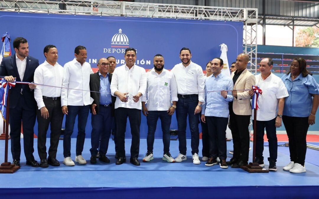 Ministro Kelvin Cruz entrega multiuso Antonio Duvergé del sector Honduras, Santo Domingo