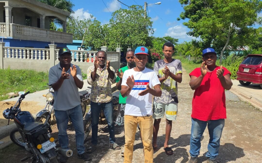 Los Suizos: Trabajadores reclaman pago de varias quincenas atrasadas y advierten que impedirán continuidad de obras en Monte Plata